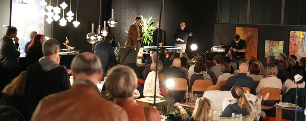 Besucher:innen der Buchpräsentation von Marlies Herbsthofer