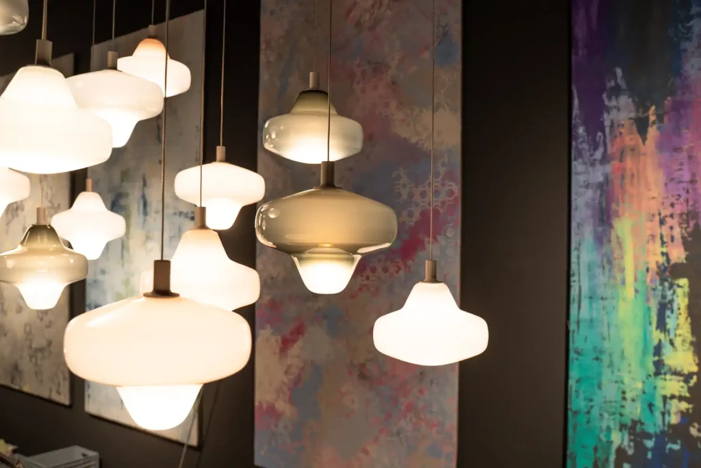 Lampen die von der Decke hängen