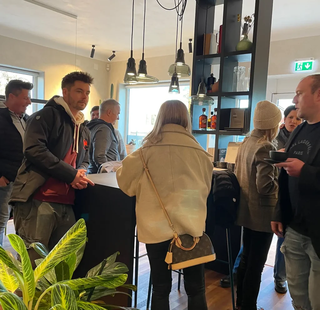 Zusammenstehen im Farbentheater