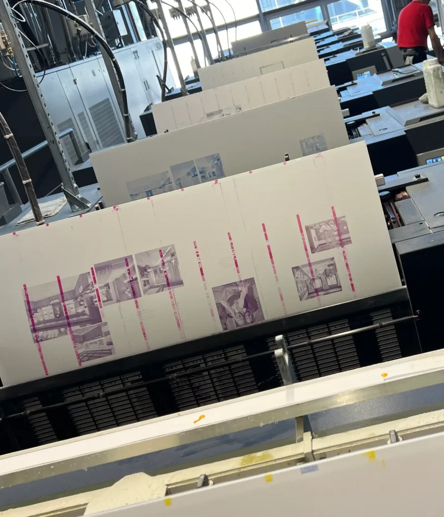 Bild wie die Bücher gedruckt werden 