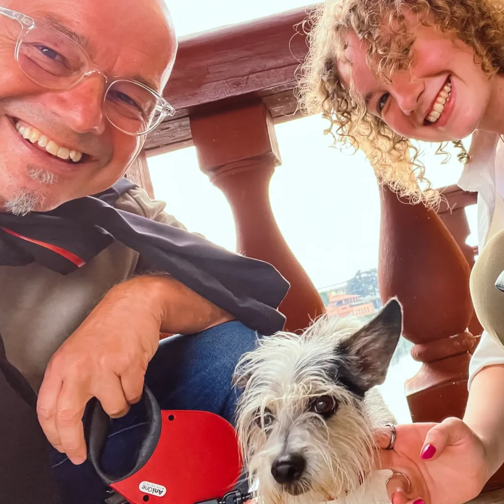Selfie von Hannes und Emily Herbsthofer mit Hundedame Nikki